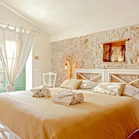 La Gualda Vecchia: With Emotional Garden And Exclusive Outdoor Guest house