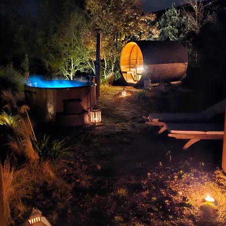 Immersa Nel Giardino Emozionale Della Gualda Vecchia, All'aperto Esclusiva A Pagamento Konukevi