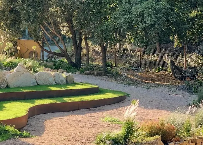 Immersa Nel Giardino Emozionale Della Gualda Vecchia, All'aperto Esclusiva A Pagamento