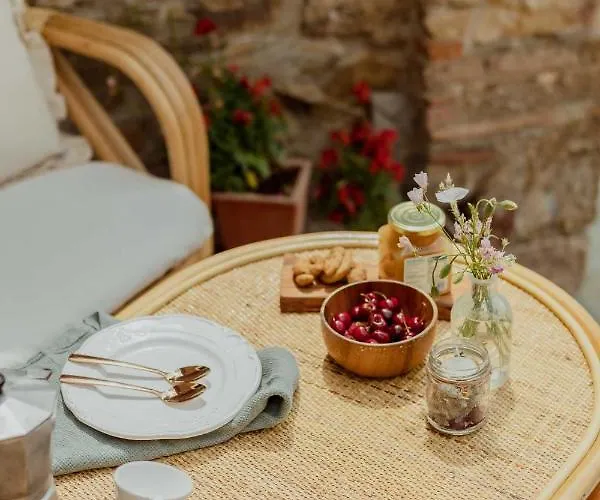 Immersa Nel Giardino Emozionale Della Gualda Vecchia, All'aperto Esclusiva A Pagamento 4*