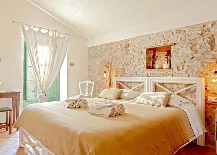 Immersa Nel Giardino Emozionale Della Gualda Vecchia, All'aperto Esclusiva A Pagamento Penzion