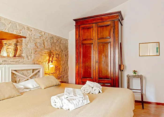 Immersa Nel Giardino Emozionale Della Gualda Vecchia, All'aperto Esclusiva A Pagamento