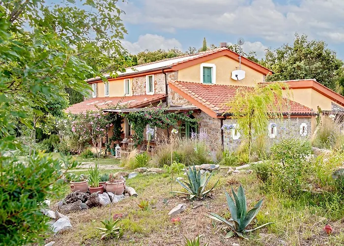 Immersa Nel Giardino Emozionale Della Gualda Vecchia, All'aperto Esclusiva A Pagamento Penzion Brancorsi