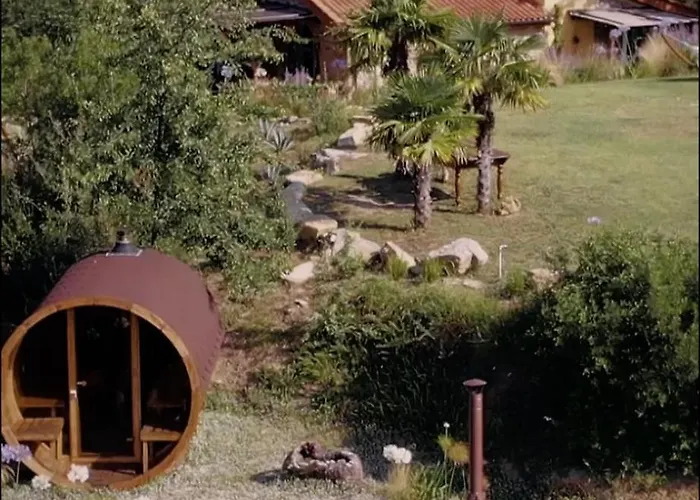 Immersa Nel Giardino Emozionale Della Gualda Vecchia, All'aperto Esclusiva A Pagamento Penzion