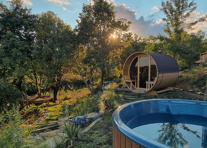 Immersa Nel Giardino Emozionale Della Gualda Vecchia, All'aperto Esclusiva A Pagamento Penzion